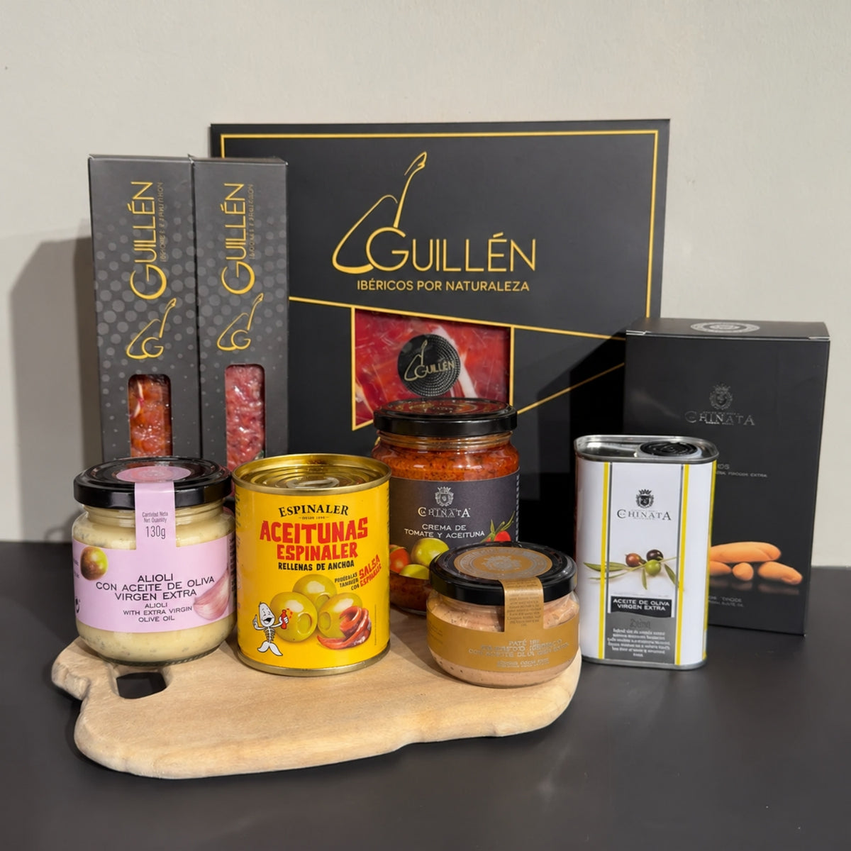 Spaans borrelpakket met handgesneden Jamon Iberico &amp; delicatessen